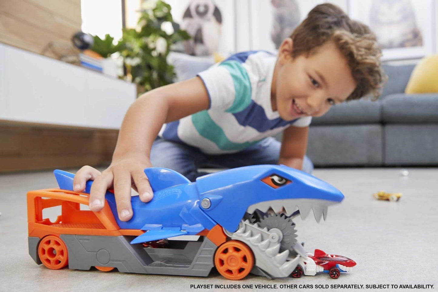 Hot Wheels Shark Chomp Transporter Playset With One Car 4+